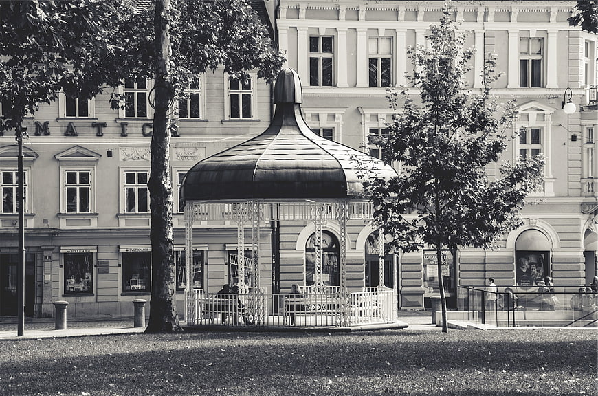 Black and white photo of a gazebo in a European city square
