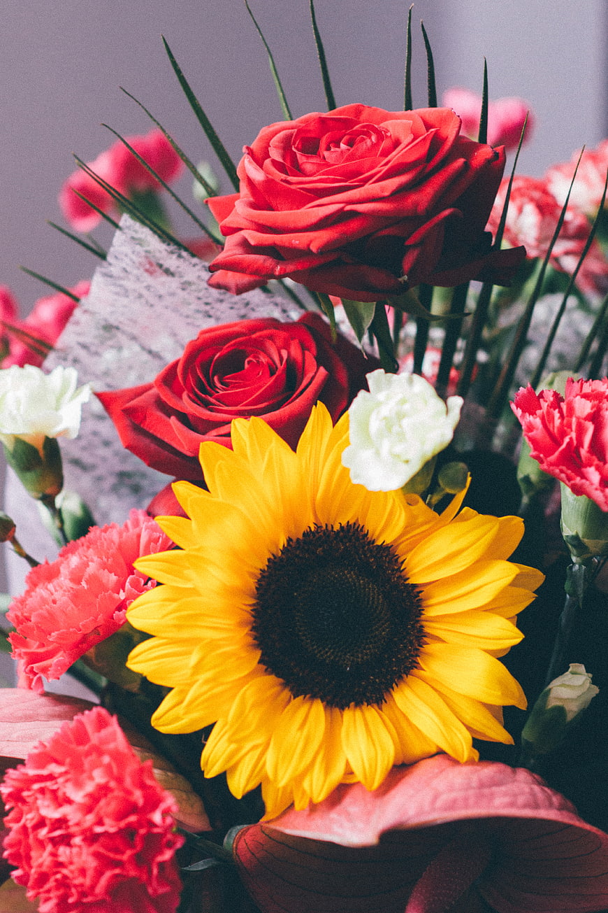 Vibrant Sunflower and Red Rose Bouquet Close-Up