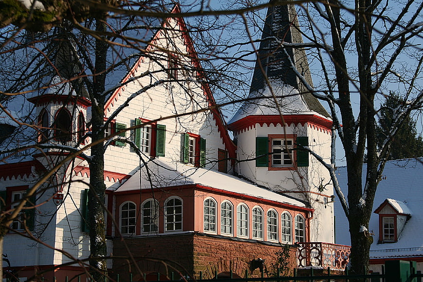 Snow-covered Eulbacher Castle with red and green accents