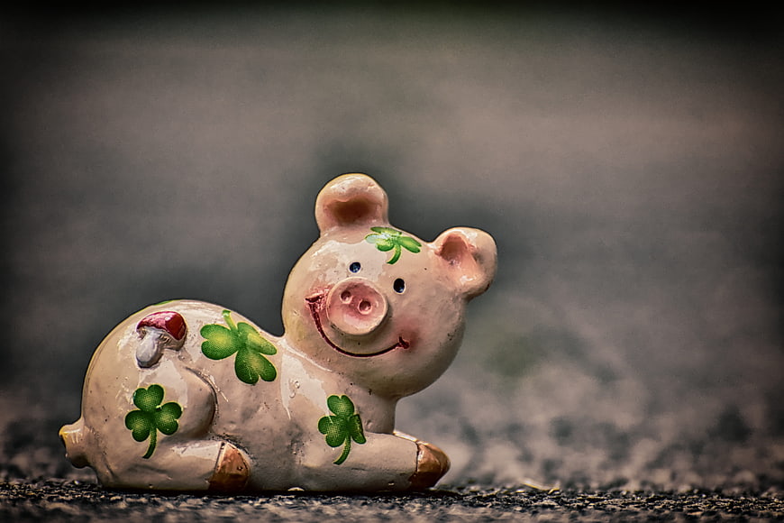 Cute Ceramic Piggy Bank Figurine With Green Clover Decorations