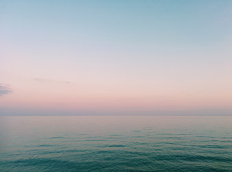 Serene Ocean Horizon with Pink and Blue Sunset Sky
