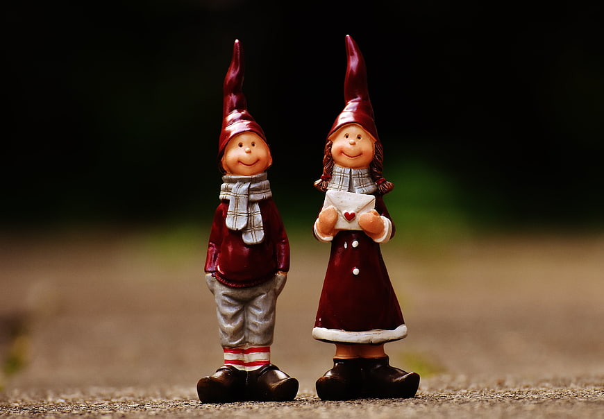 Cute Gnome Couple Figurines Holding Heart Letter